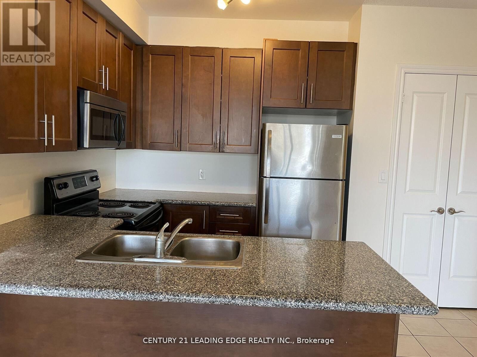 Property Photo: 133 Wynford Drive 1201 ON M3C 0J5