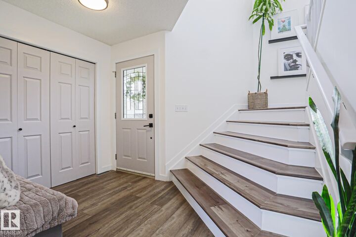 Property Photo:  284 Lilac Tr  AB T8H 1Z2 