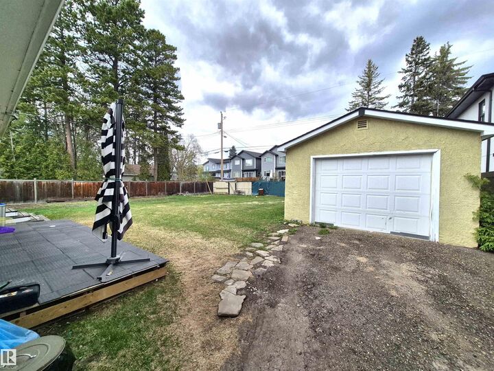 Property Photo:  11740/11742 University Avenue NW  AB T6G 1Z5 