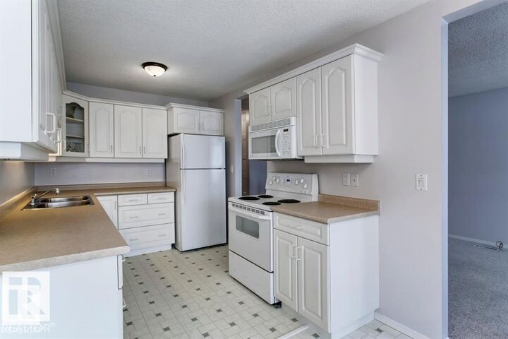 Property Photo:  10688 Beaumaris Road NW  AB T5X 3N4 
