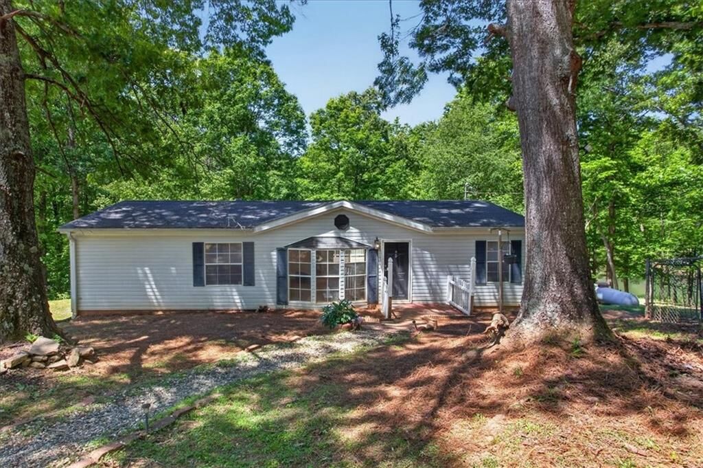 Property Photo:  281 Dogwood Circle  GA 30540 
