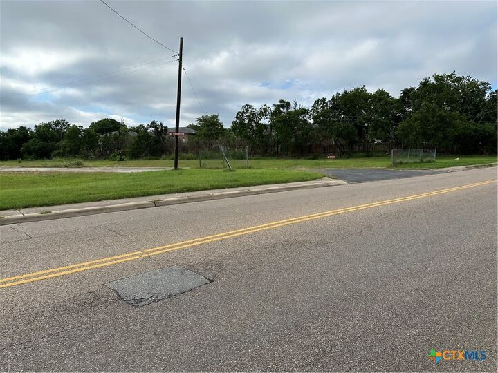 Property Photo: 702 Florence Road TX 76541