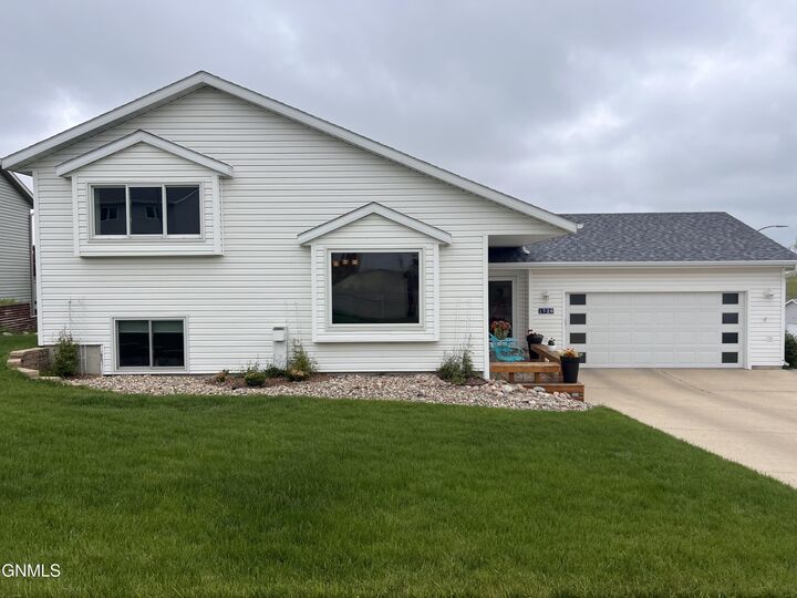 Property Photo:  1726 Volk Drive  ND 58501 