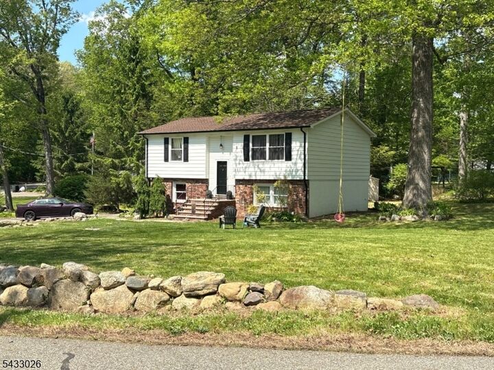 Property Photo:  19 Circle Dr  NJ 07438 