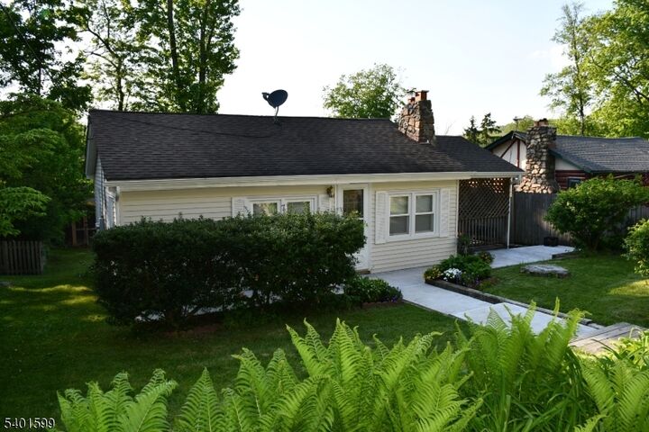 Property Photo: 70 Tamarack Trl NJ 07460