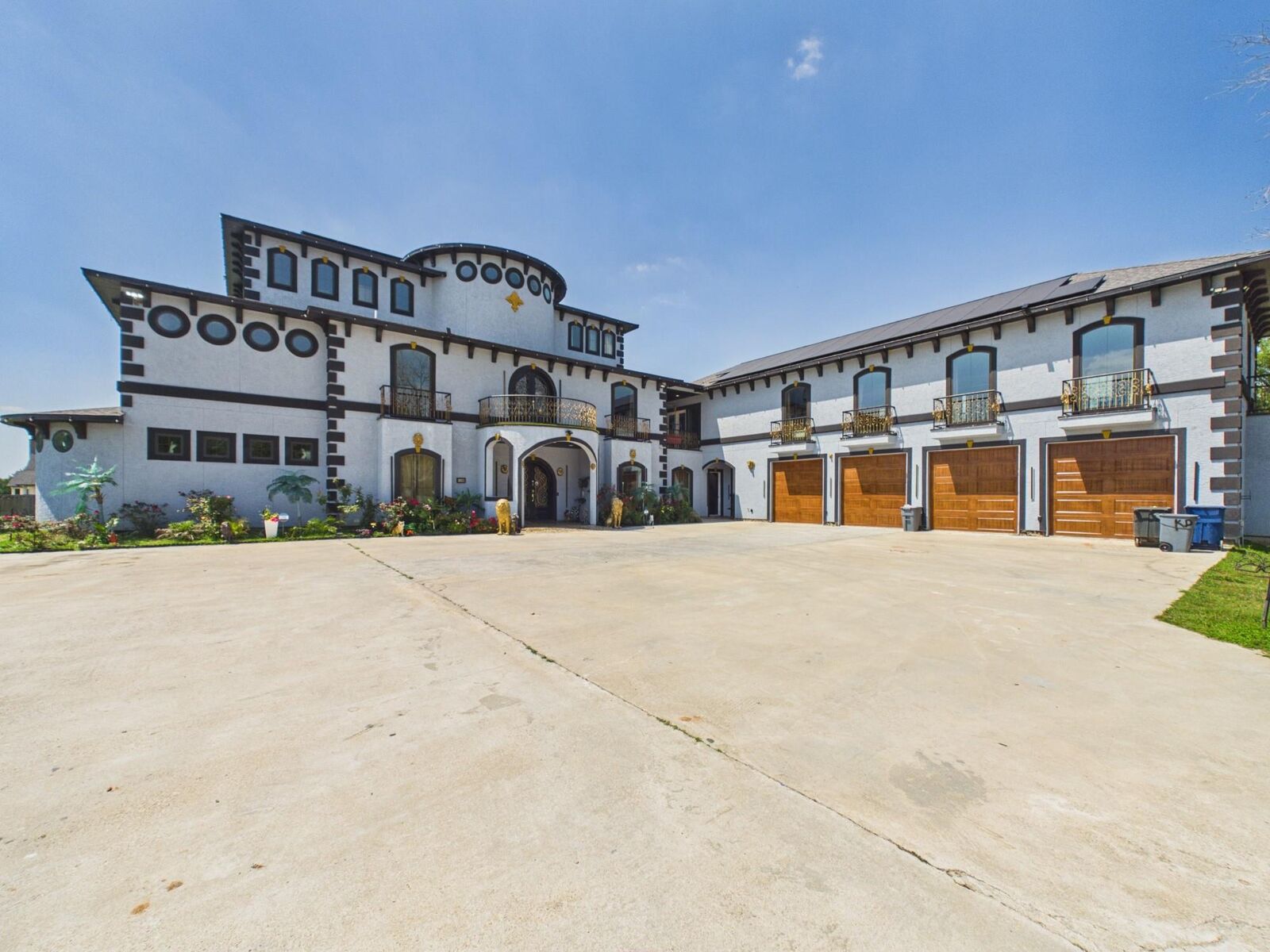 Property Photo: 1259 County Road 147 TX 77511