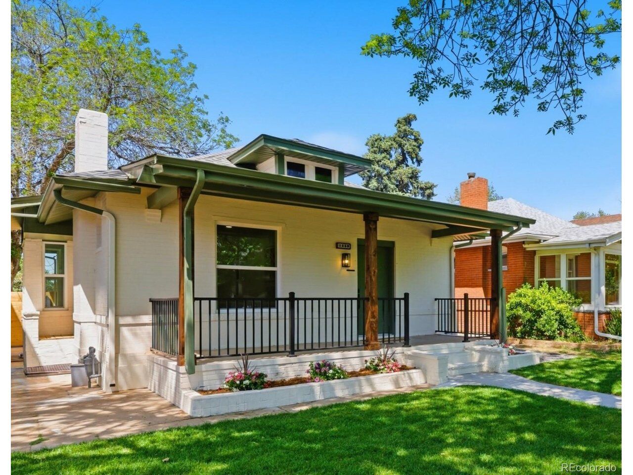 Property Photo:  