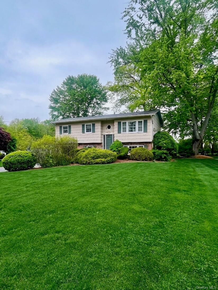 Property Photo:  105 Lakewood Drive  NY 10920 