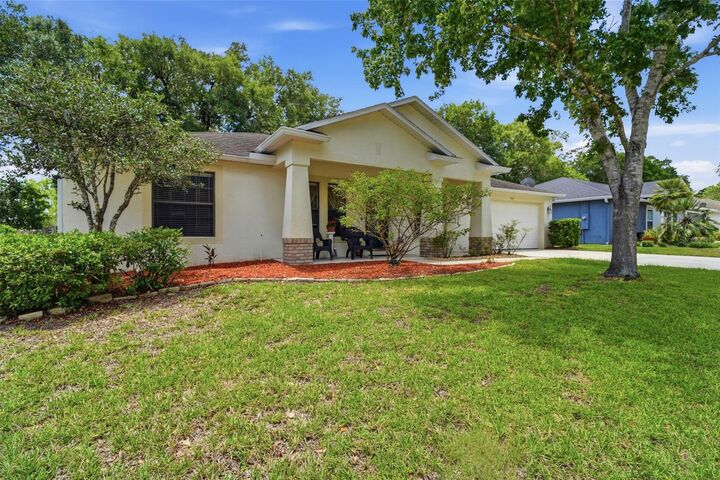 Property Photo:  812 Benton Lake Drive S  FL 32724 