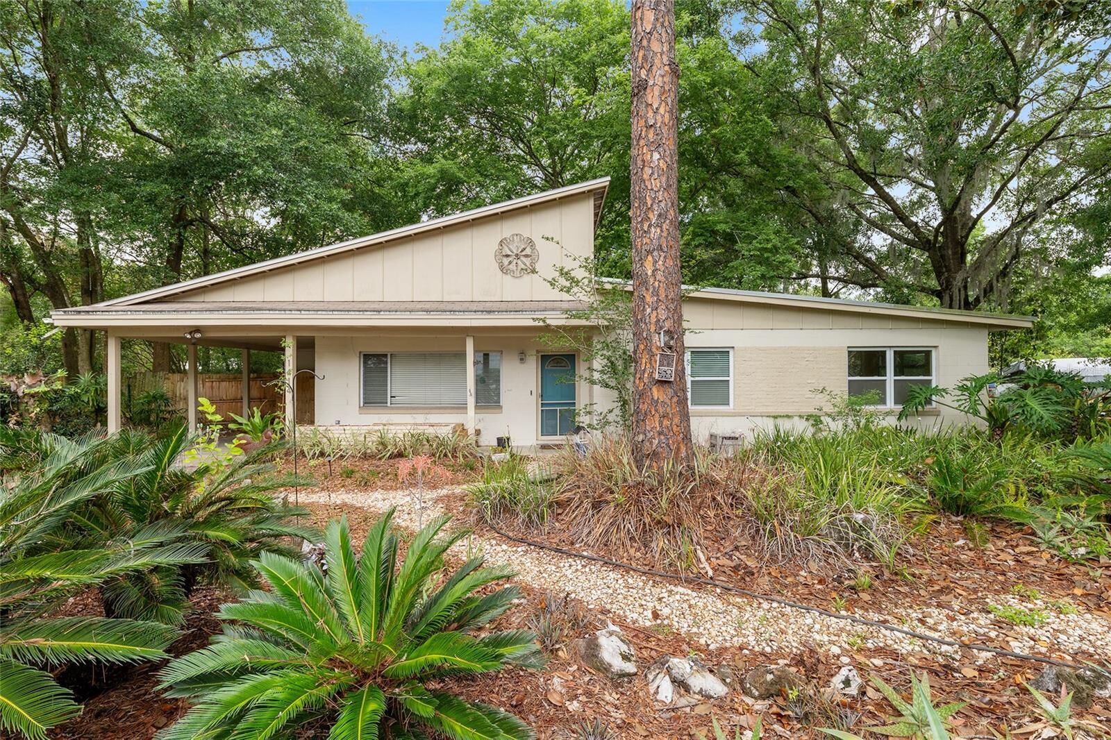 Property Photo: 1414 NE 13th Street FL 32601