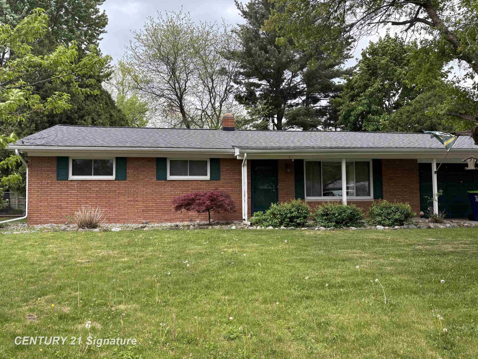 Property Photo:  5 Valentine Court  MI 48638 