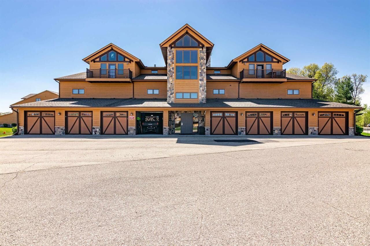 Property Photo:  1844 E 20th Ct 7  WI 54613 
