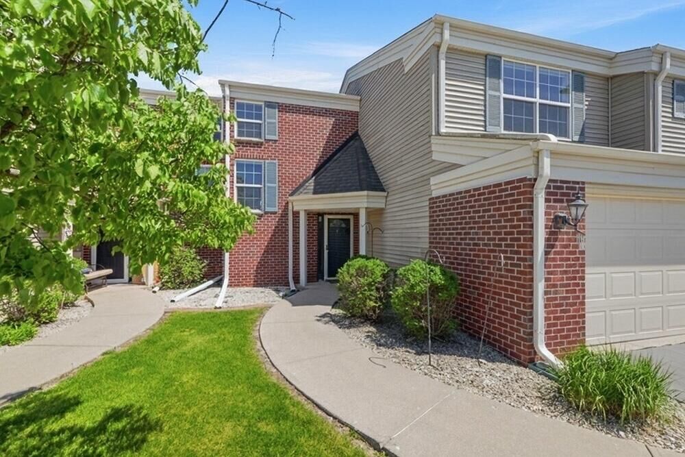 Property Photo: N16w26512 Golf View Ln WI 53072