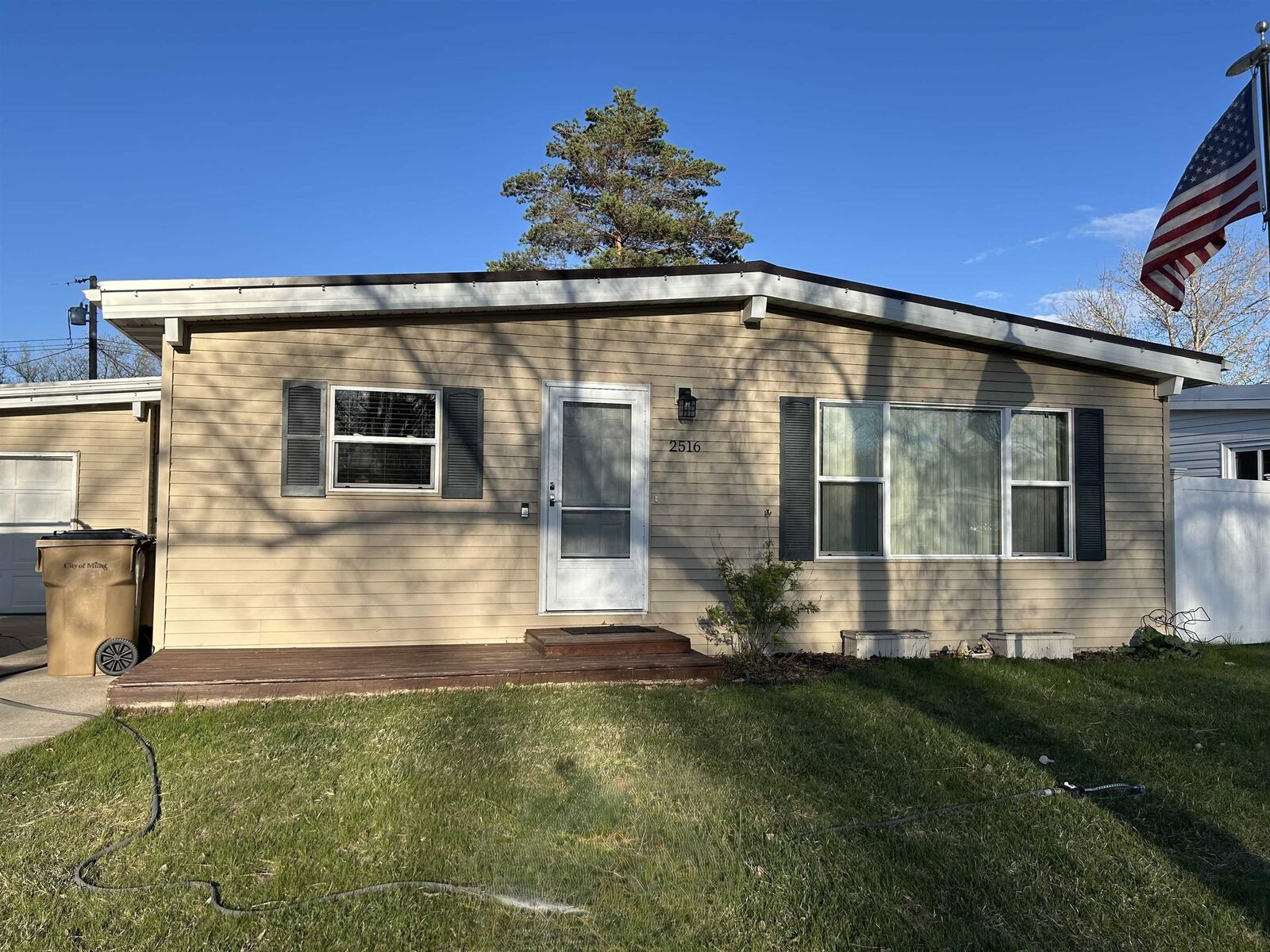 Property Photo:  2516 Skyline Drive  ND 58703 