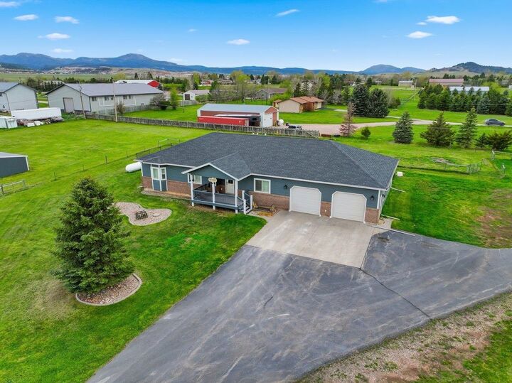 Property Photo: 1120 N Rainbow Road SD 57783