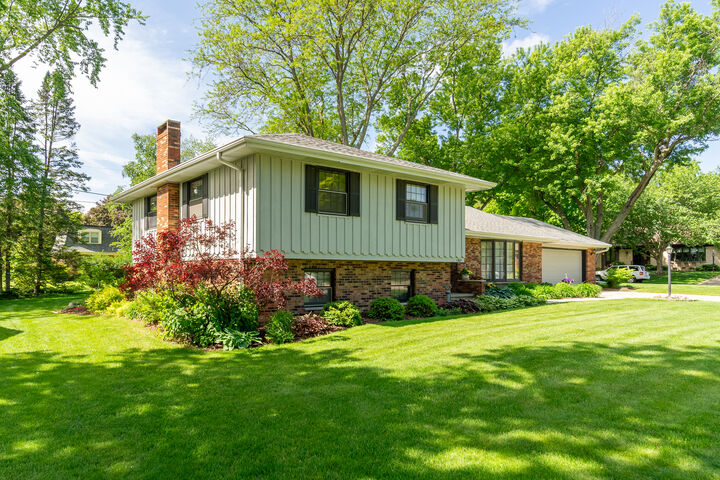 Property Photo: 1505 Lakewood Drive IL 61342