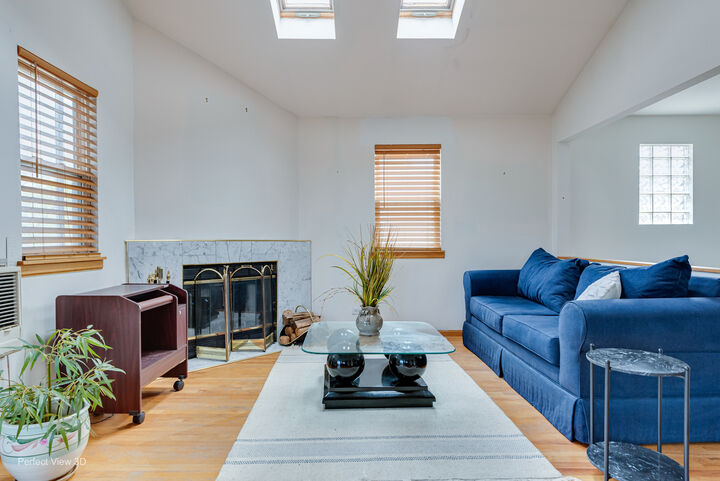 Property Photo: 9055 S Luella Avenue IL 60617