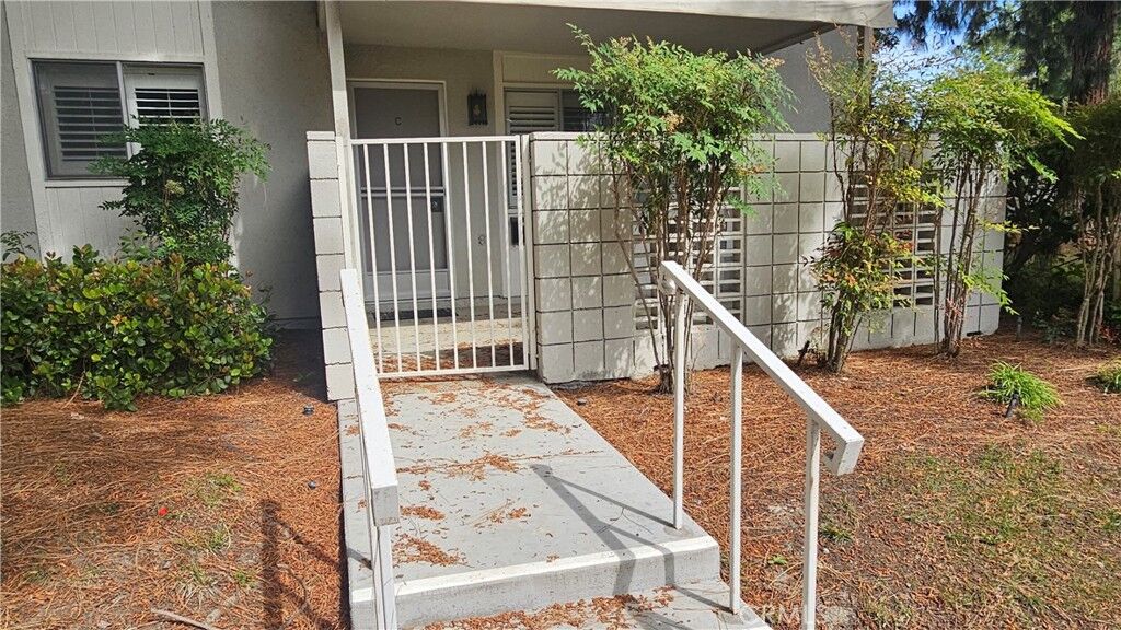 Property Photo:  280 Avenida Carnel C  CA 92637 