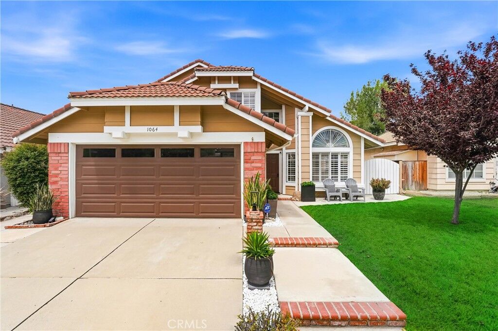 Property Photo:  1064 Cinnamon Lane  CA 92882 