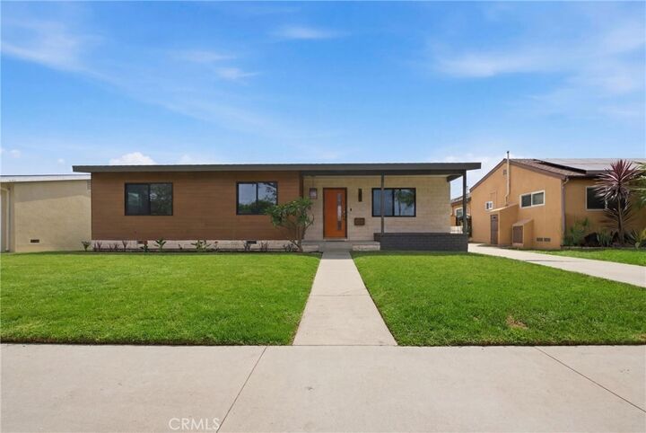 Property Photo:  2260 Gondar Avenue  CA 90815 