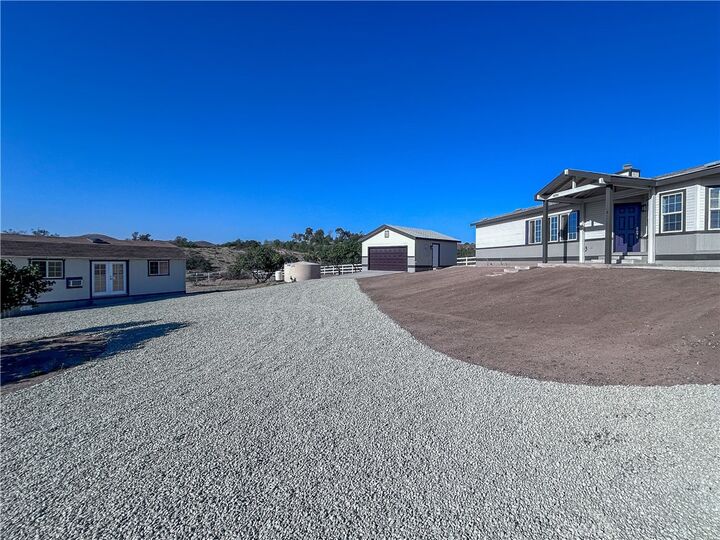 Property Photo:  40705 Calle Vecina  CA 92592 