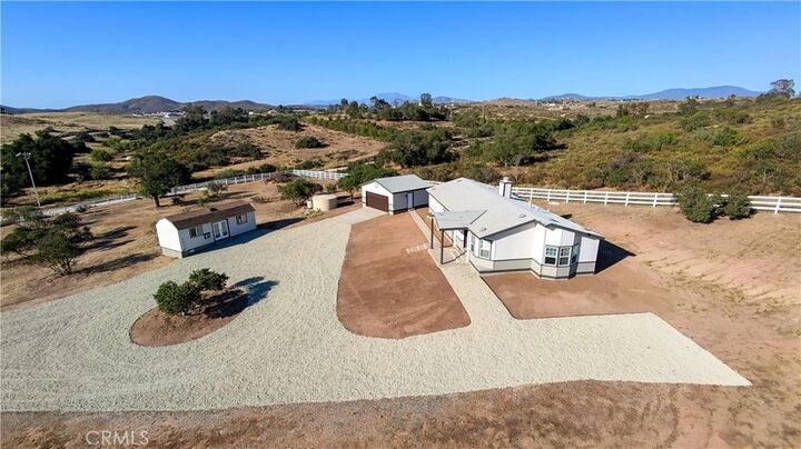 Property Photo:  40705 Calle Vecina  CA 92592 