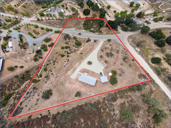 Property Photo:  40705 Calle Vecina  CA 92592 