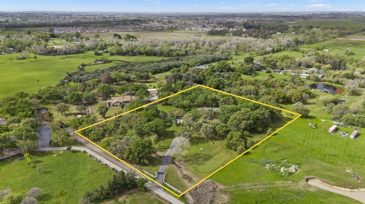 Property Photo:  1222 Fruitvale Road  CA 95648 