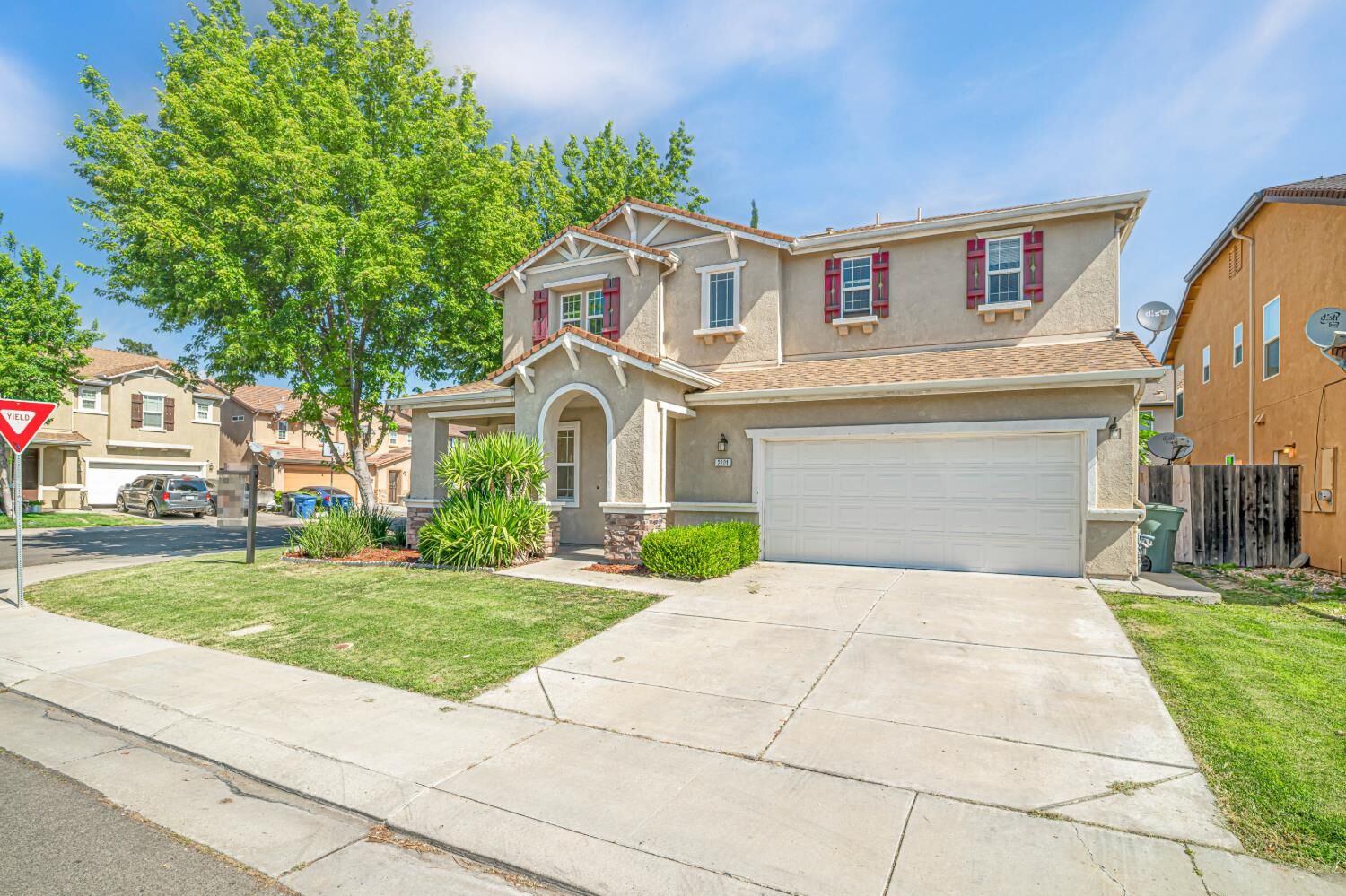 Property Photo: 2201 Driftwood Park Dr CA 95355