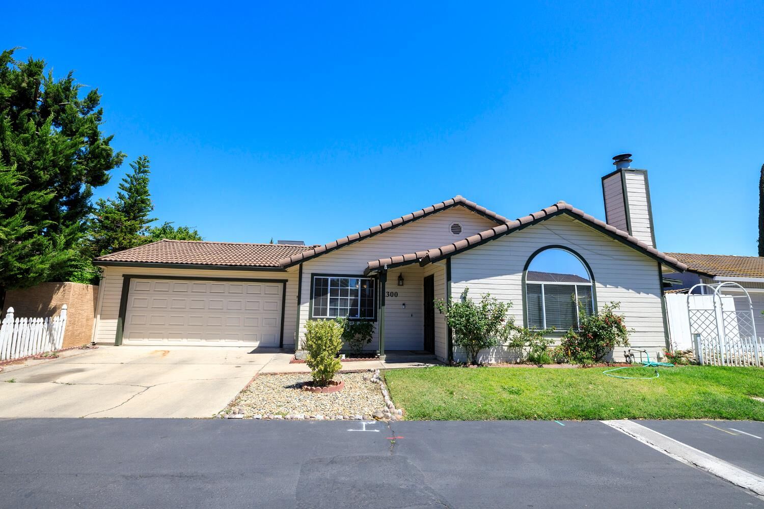 Property Photo: 1300 Windsor Court CA 95380