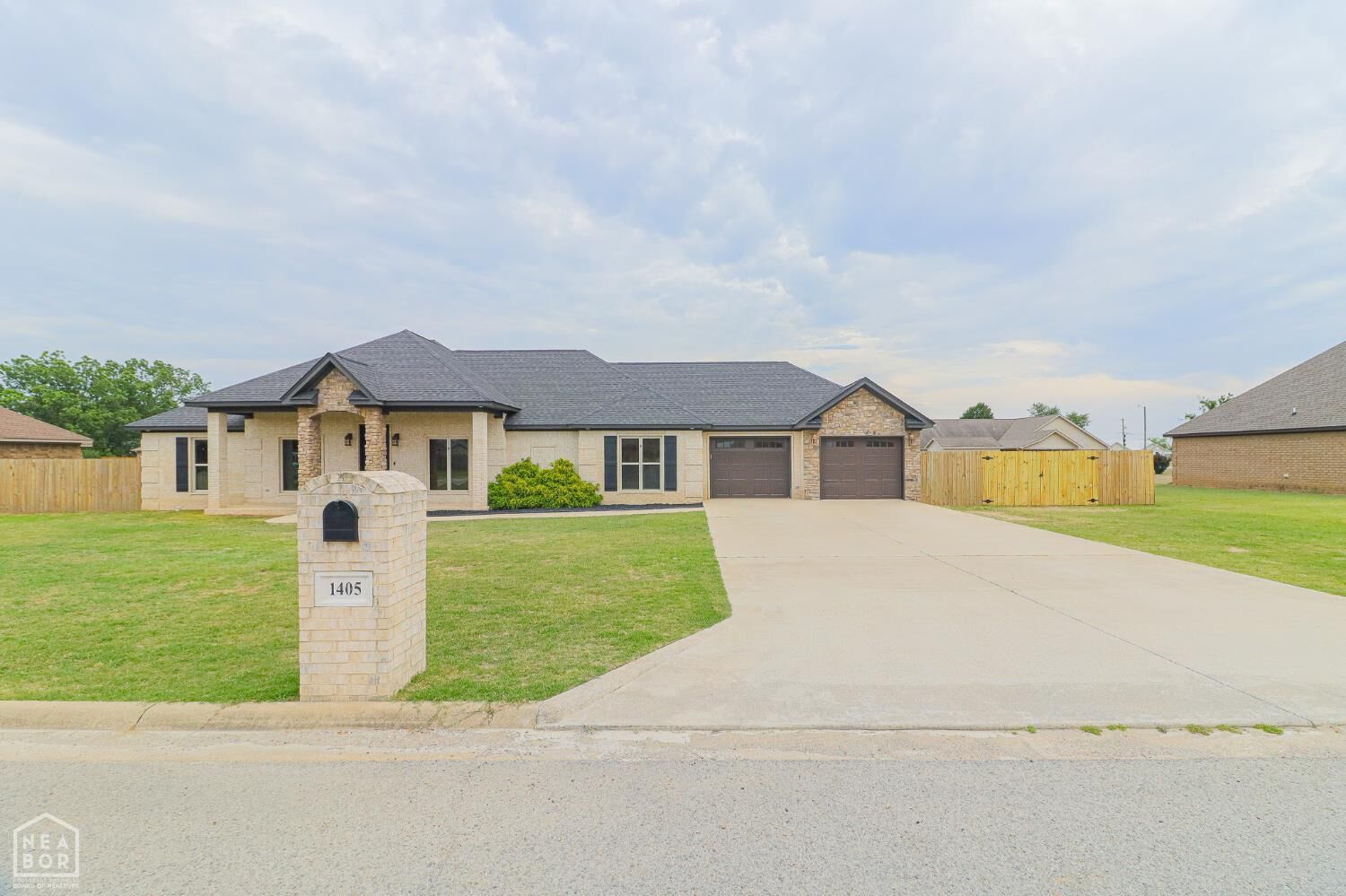 Property Photo:  1405 Bart Street  AR 72437 