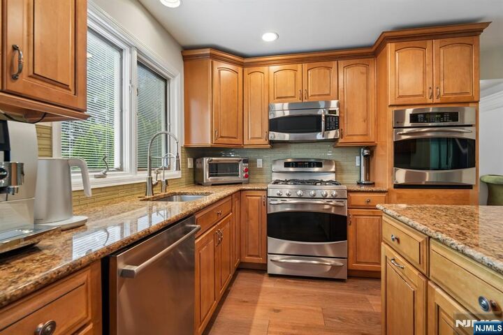 Property Photo:  22 Wagon Trail  NJ 07430 