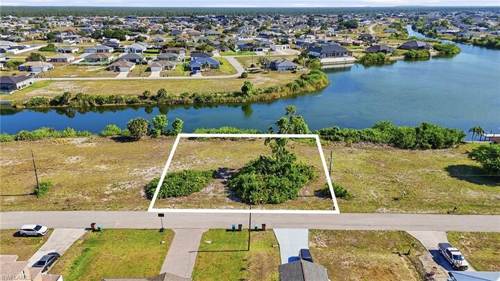 Property Photo:  527 NW 24th Ter  FL 33993 