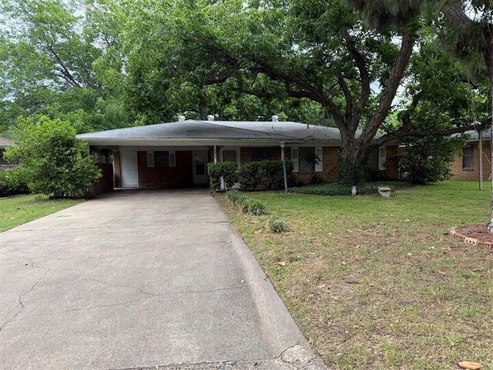 Property Photo:  2402 W 5th Avenue  TX 75110 