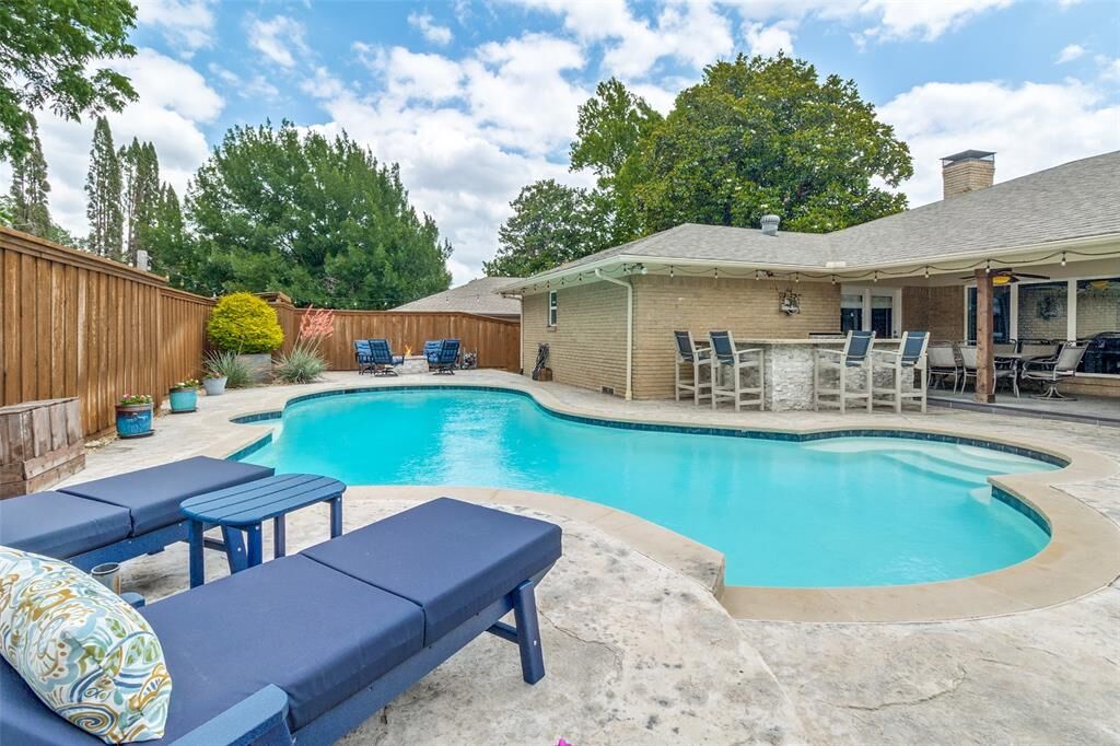 Property Photo:  14952 Knollview Drive  TX 75248 