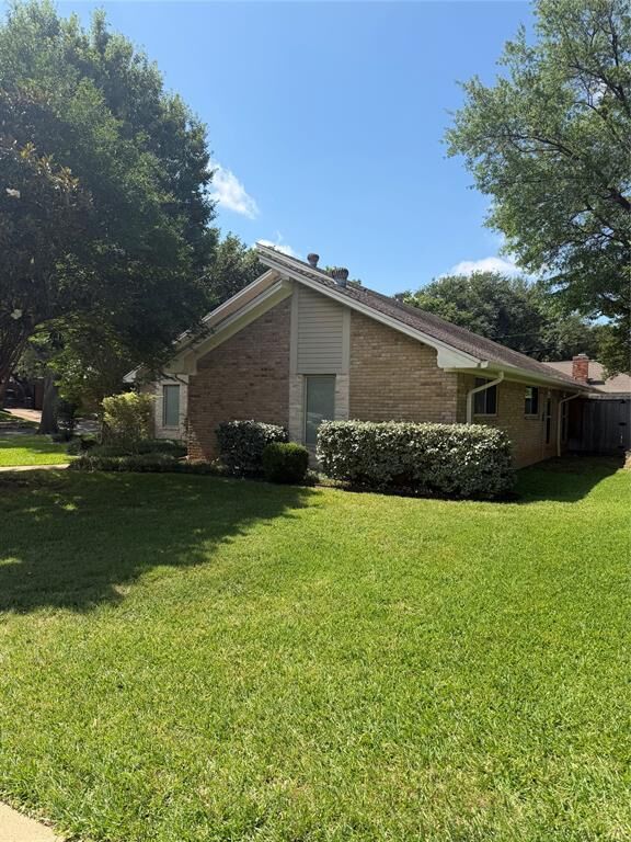 Property Photo:  1000 Briarcliff Drive  TX 76012 