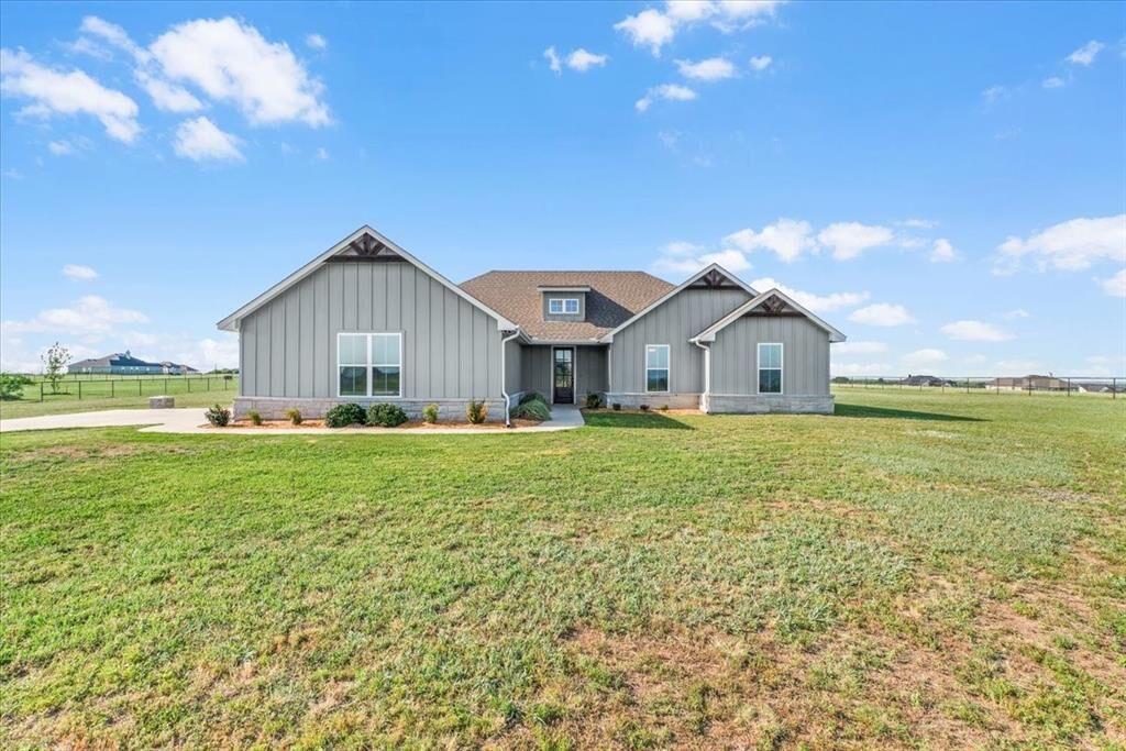 Property Photo: 3009 High Ranch View Road TX 76035