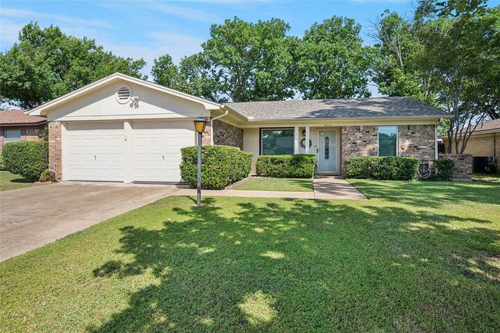 Property Photo:  6220 Sandra Drive  TX 76133 