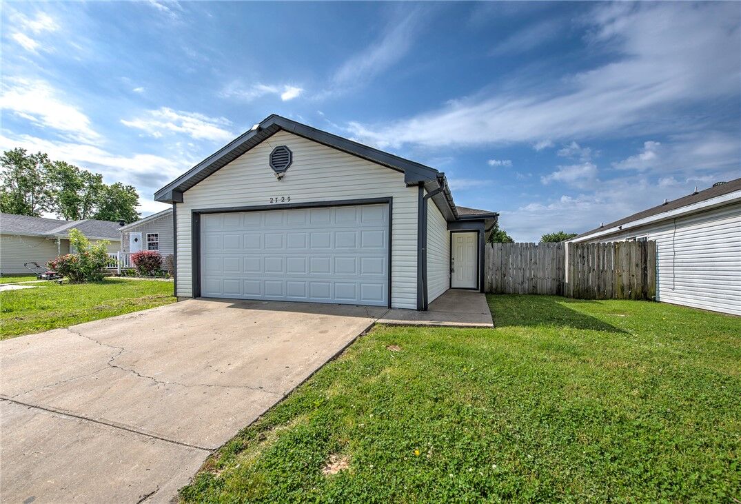Property Photo: 2729 Lenox Court AR 72764