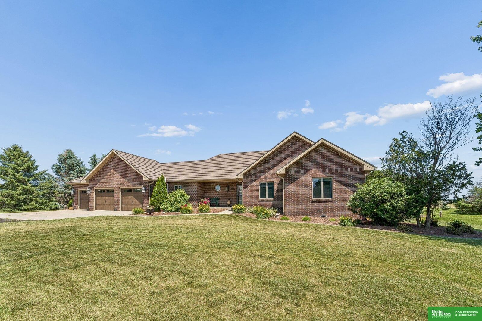 Property Photo: 756 18th Road NE 68788