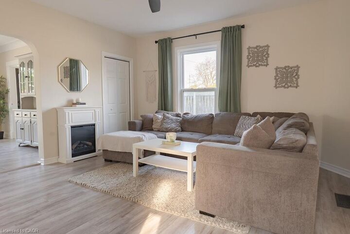 Property Photo:  8 Dundas Street  ON N3R 1R8 