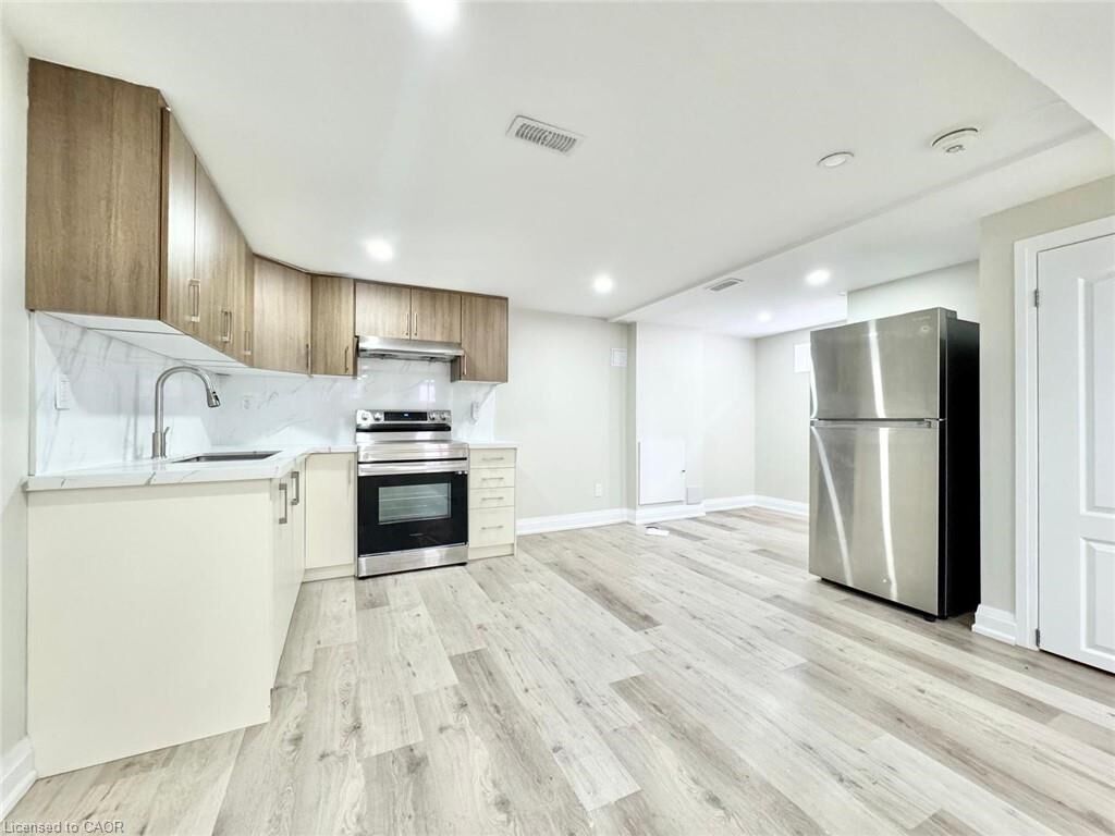 Property Photo:  12 Fernwood Crescent Lower  ON L8T 3L1 