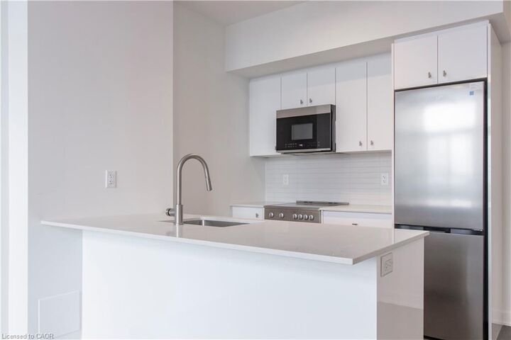 Property Photo:  25 Wellington Street S 3707  ON N2G 0G5 