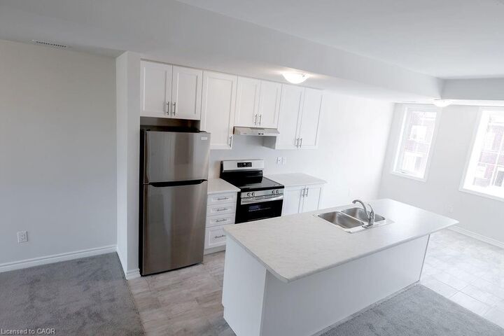 Property Photo: 677 Park Road N 57 ON N3R 0A2