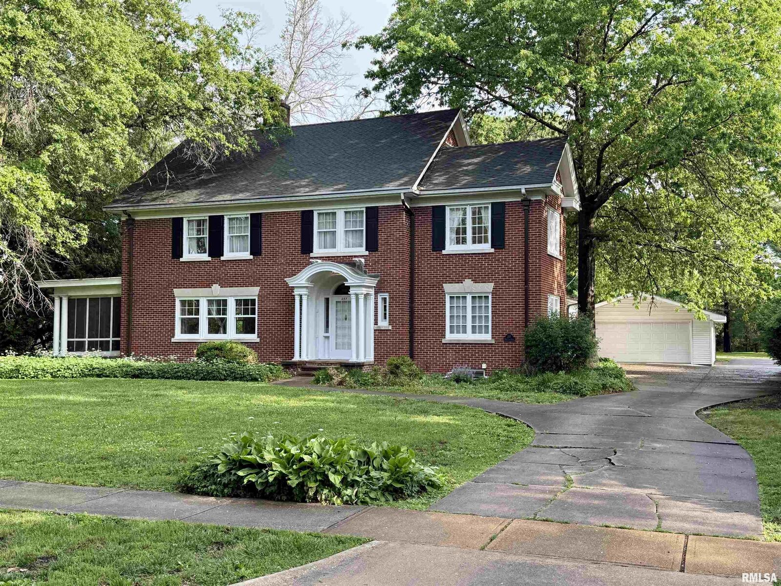 Property Photo:  237 Park Lane Drive  IL 61401 