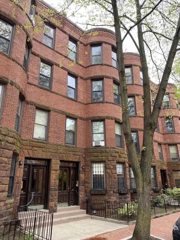 Property Photo: 17 Follen St 2F MA 02116