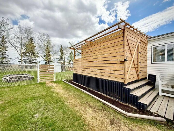 Property Photo:  103 Clark Crescent  AB T8V 2Z9 