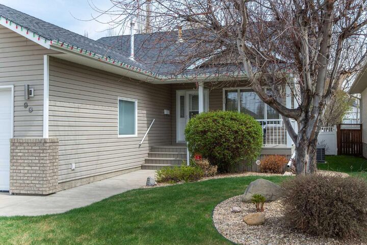 Property Photo:  90 Alberts Close  AB T4R 3J7 