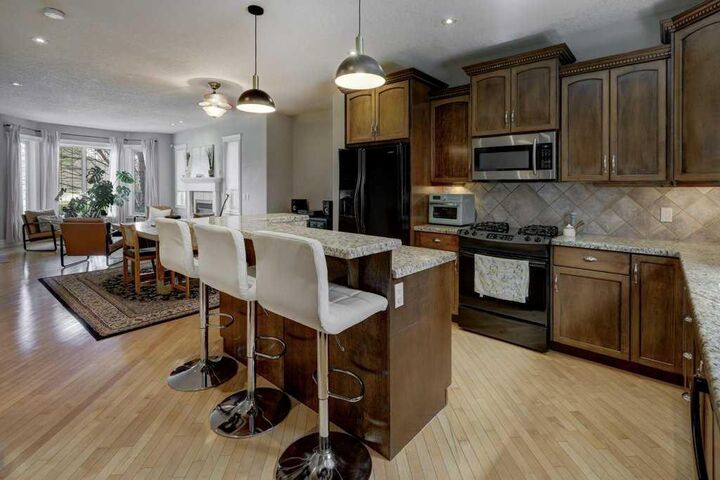 Property Photo:  449 20 Avenue NE 104  AB T2E 1R3 