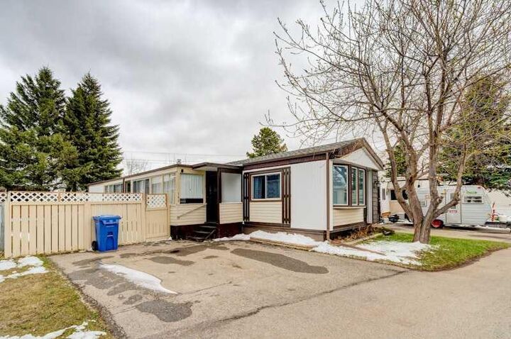 Property Photo: 6724 17 Avenue SE 162 AB T2A 0W5